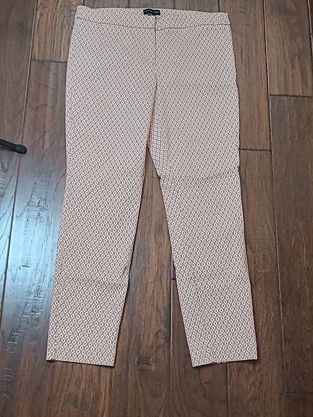 Adrienne Vittadini Beige, Peach & White Diamond-Print Pants size 12